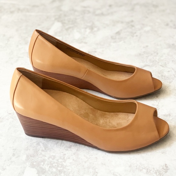 vionic closed toe shoes